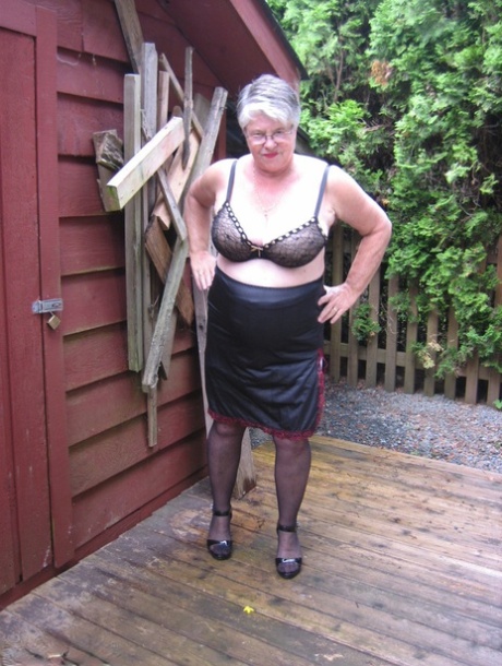 amateur topless older women