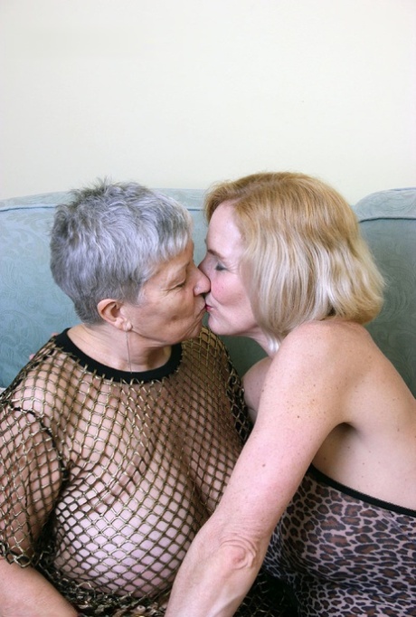 old women sucking shemale cock