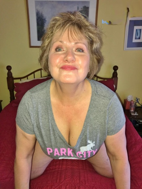 busty granny cleavage thumbs